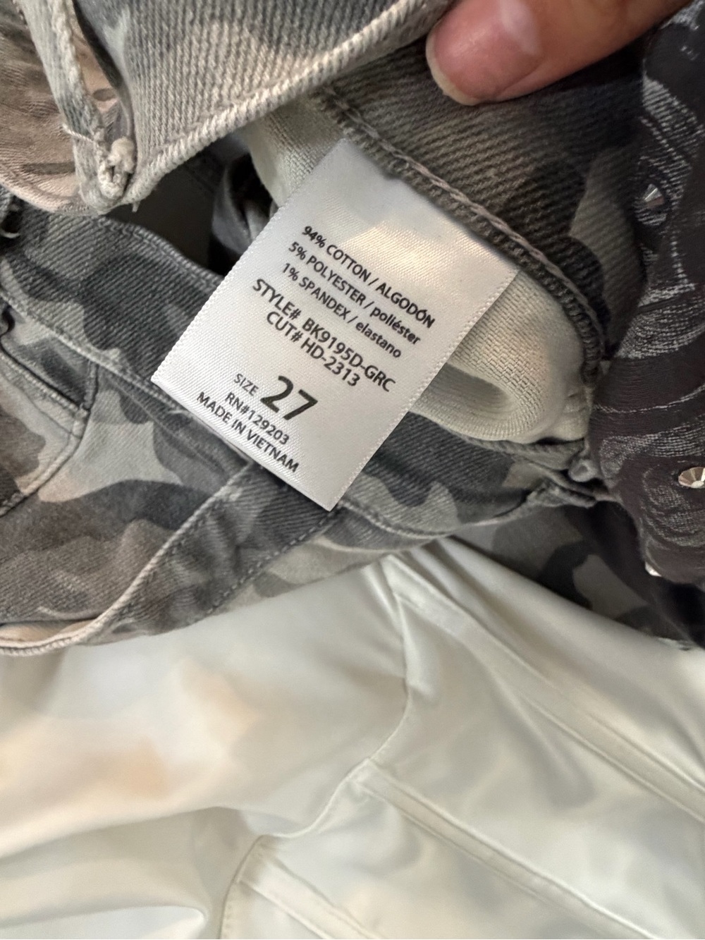 Hidden Gray and White Camo cargo pants and 2 tops - Picture 9 of 9